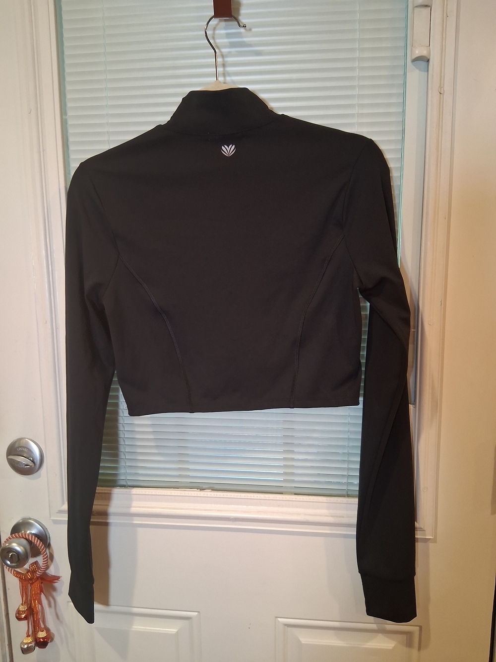 Sku32 Forever 21 Women's Black Cropped Active Jacket Thumbholes Size M